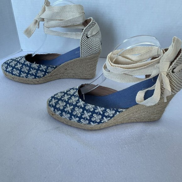 Soludos Tall Wedge Espadrille with a beautiful Floral like pattern - Picture 6 of 13